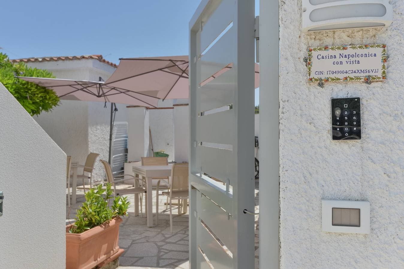 Foto 2 von 37: Ferienwohnung 'Casina Napoleonica' mit privatem Garten, WLAN und Klimaanlage