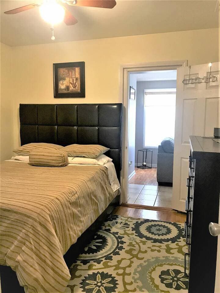 Foto 5 von 11: Apartment Sleeps 4 with Free Parking