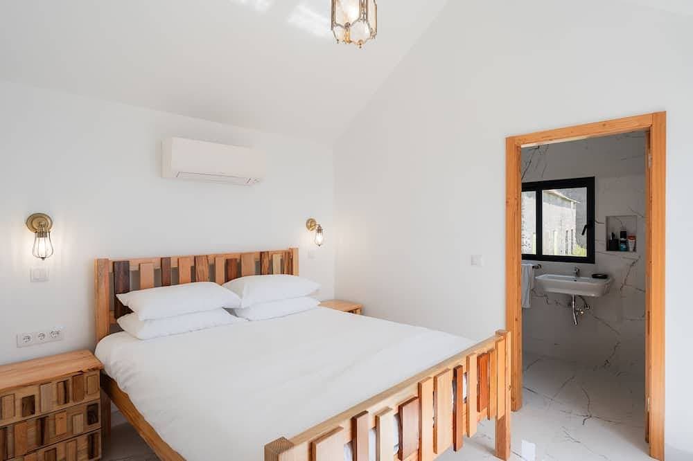Foto 5 von 30: Villa Blue Sea Tower plus Guest Villa. Large Private Heated Pool. Table Tennis
