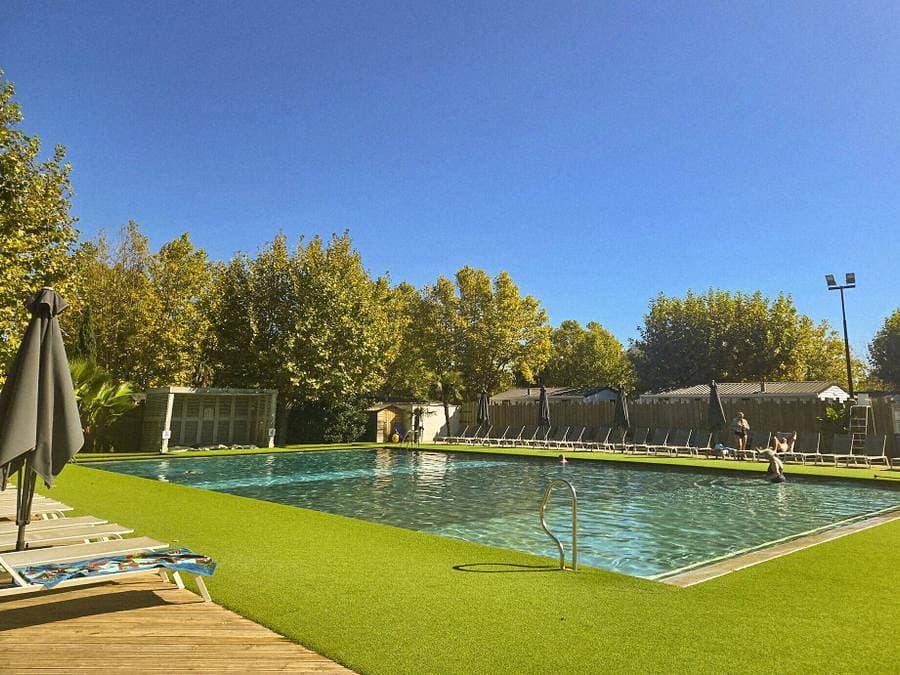 Foto 12 von 27: Camping La Plage d'Argens - Zelt 5 personen - 2 Schlafzimmer | 4-5 Schlafplätze | Kein Bad | Klimaanlage