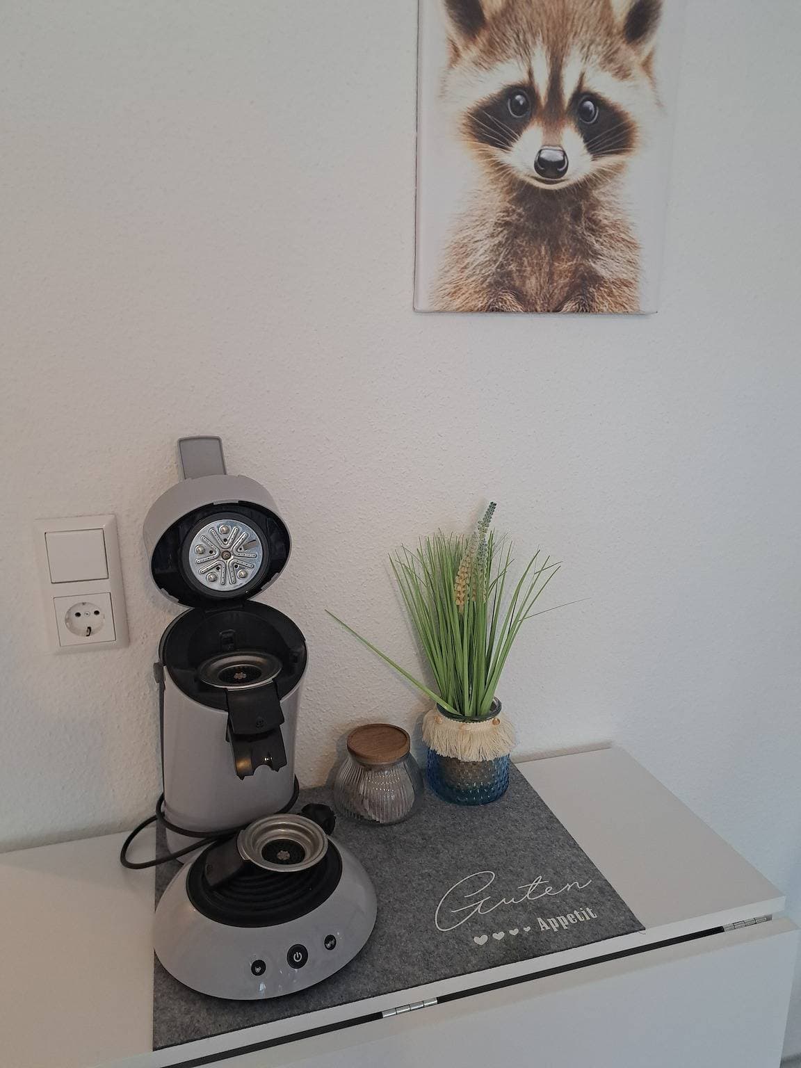 Foto 11 von 31: The Raccoon Cave“ – Apartment mit Balkon & Pool