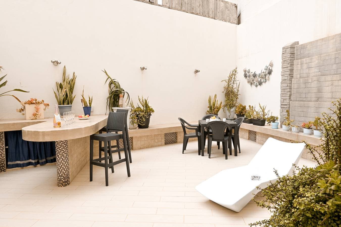 Modern & Terrace by the beach, 3brd in Qawra 1