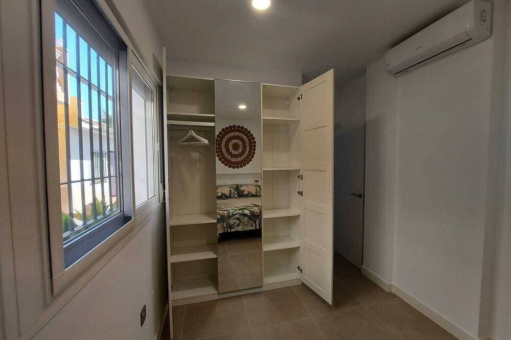 Foto 13 von 30: House in Paseo Marítimo El Palo. Large and sunny terrace. Pets are welcome.