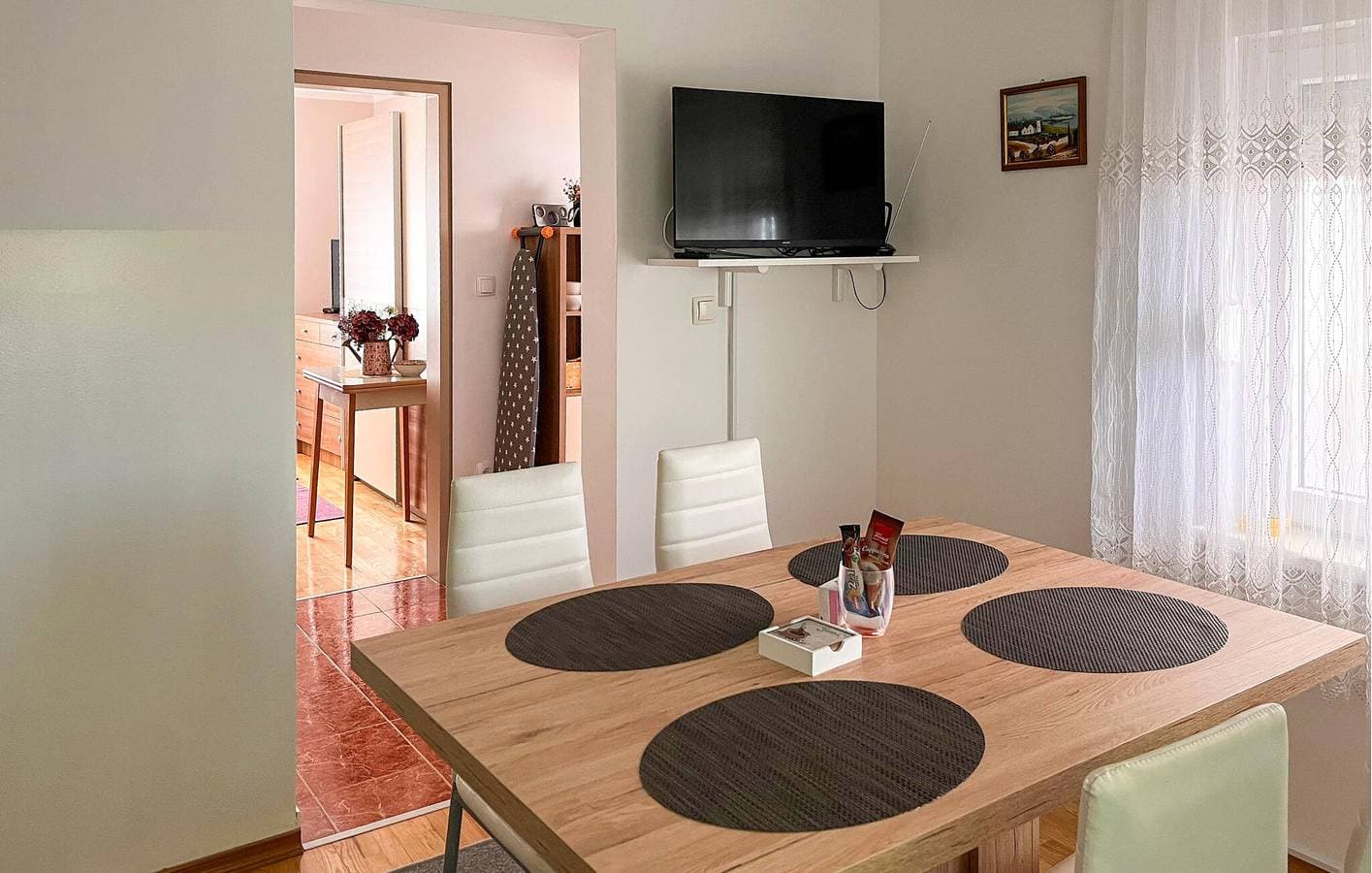 Foto 12 von 30: Modernes Apartment mit Terrasse, WLAN und Parkplatz in der Nähe der Küste und des Stadtzentrums