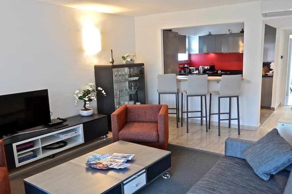 Foto 8 von 16: Antibes: Hervorragendes klimatisiertes T2, 200 m von den Stränden entfernt. Zimmer mit Terrasse, geschlossener Park