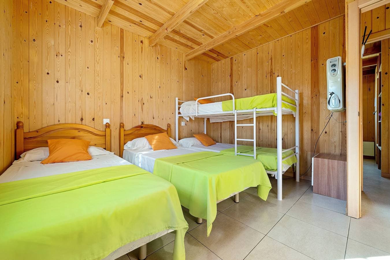 Foto 12 von 38: Ferienhaus "Delta" mit Gemeinschaftspool, Garten und WLAN
