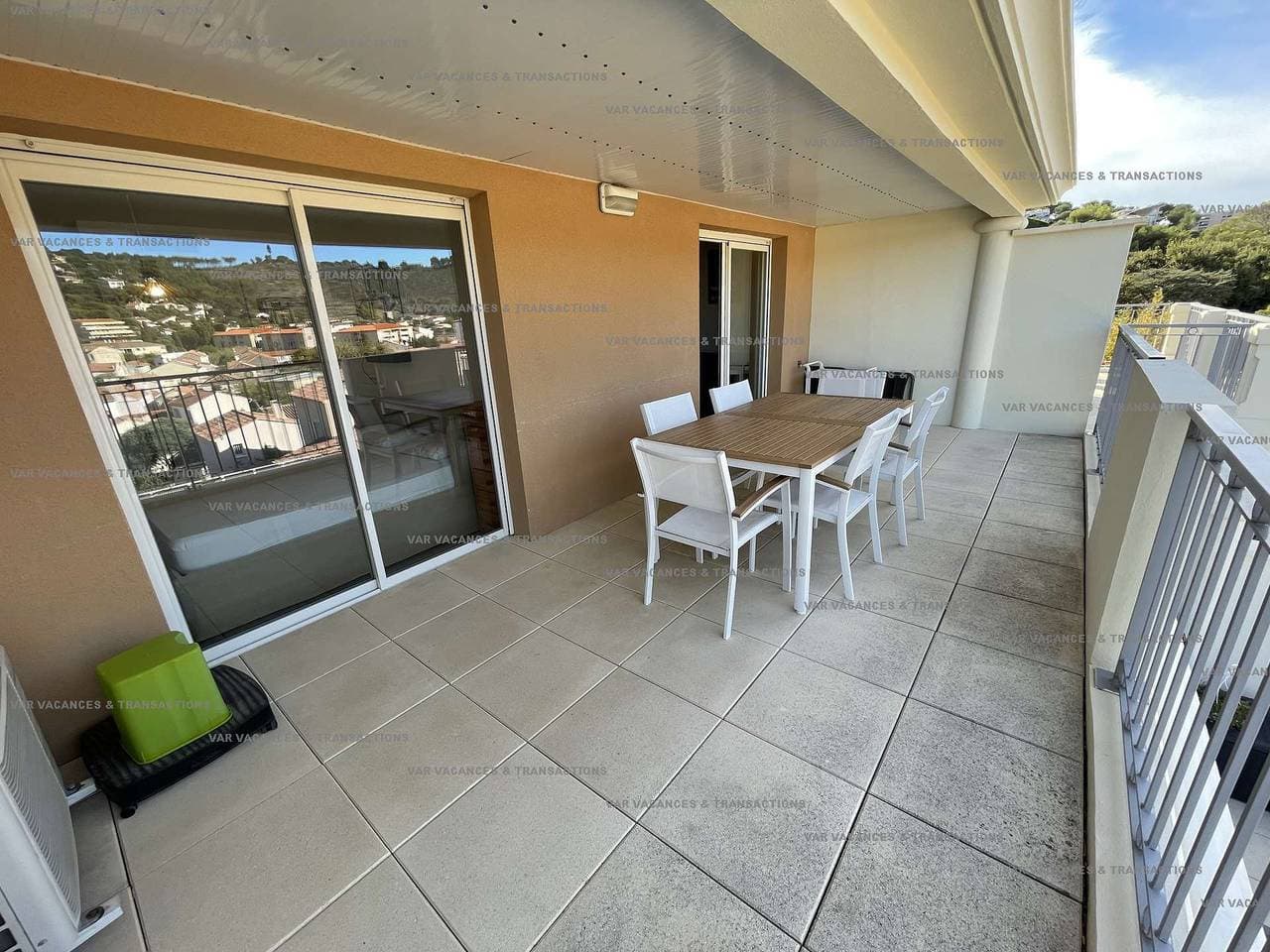 Foto 3 von 19: Große Terrasse mit Meerblick, neuer Wohnsitz, alles zu Fuß