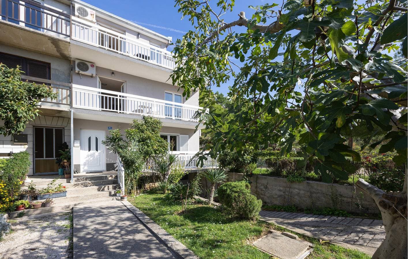 Foto 10 von 25: Terrassen-Apartment am Strand mit WiFi und Parkplatz.