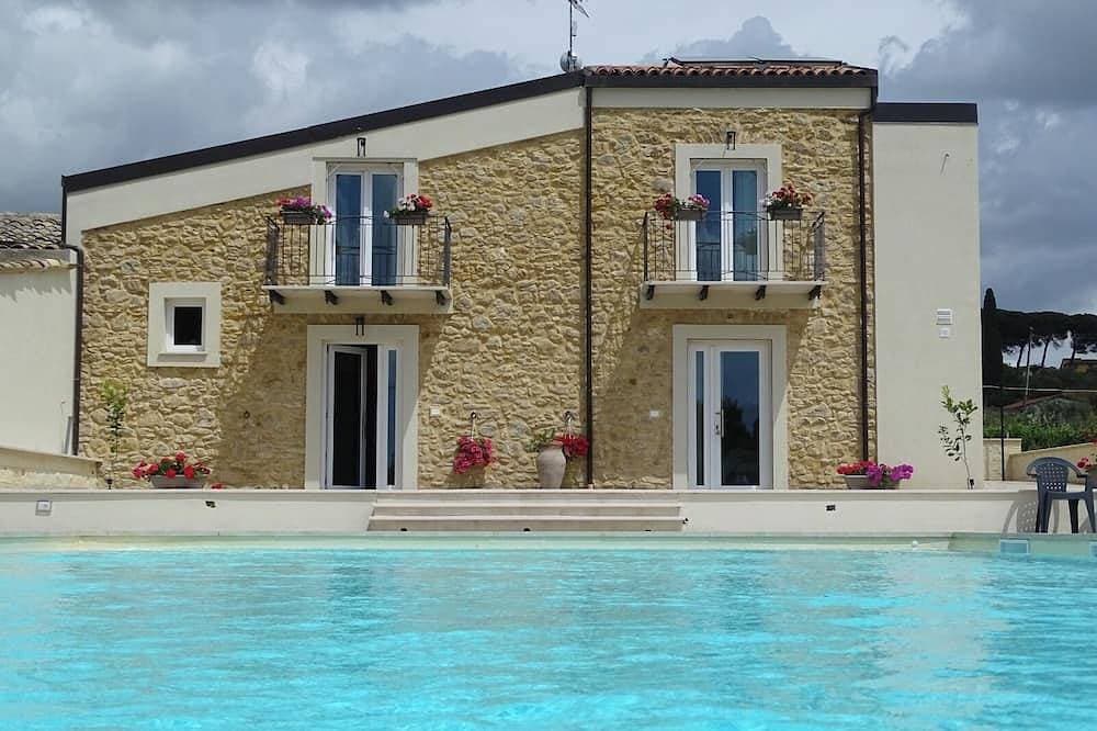 An Oasis of History and Relaxation 1