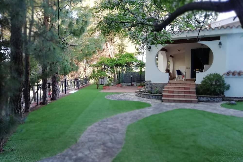 Foto 12 von 30: Unabhängige Villa mit exklusivem Grundstück Garten