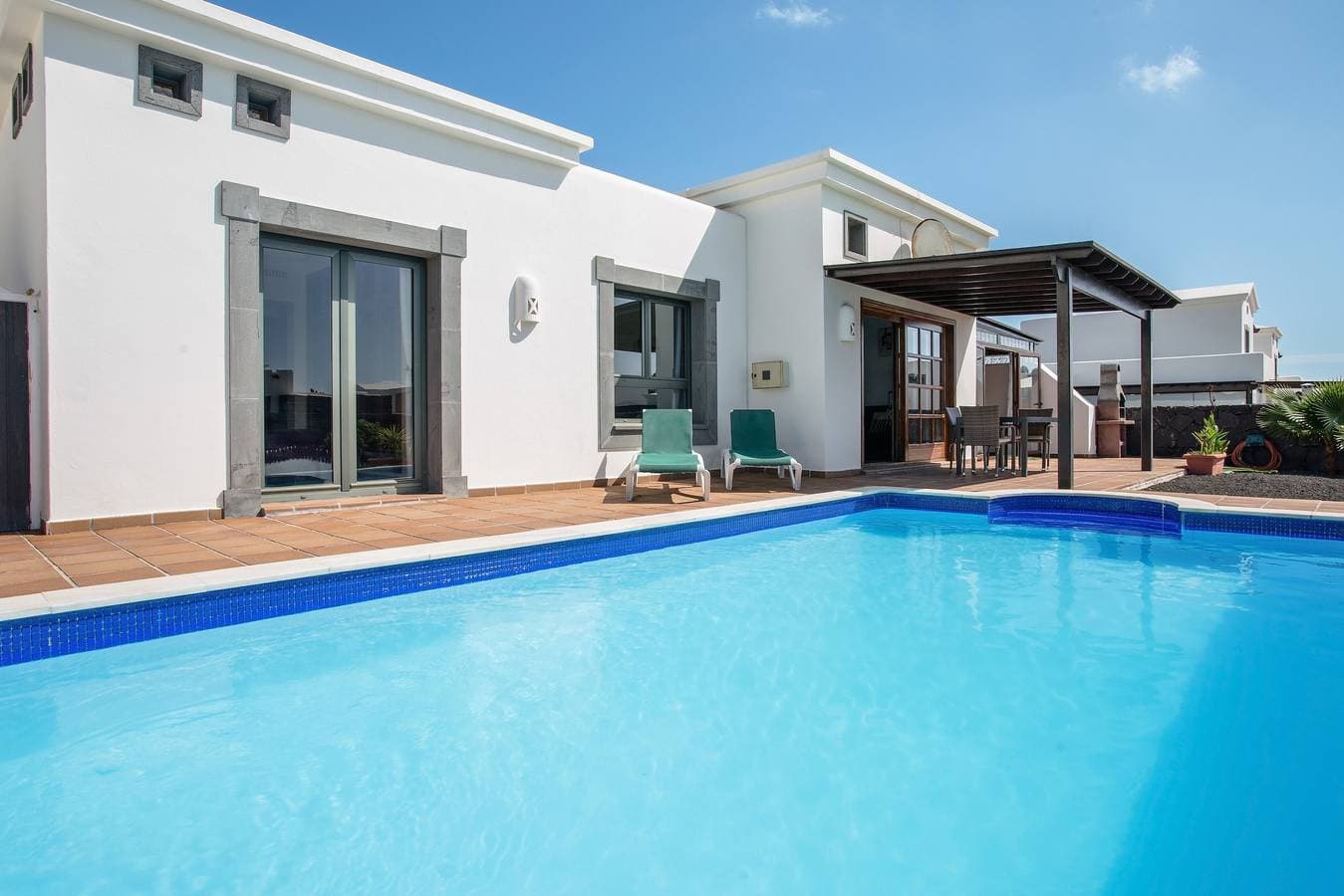 Foto 2 von 28: Schönes Ferienhaus "Casa Violeta" mit Terrassen und Pool