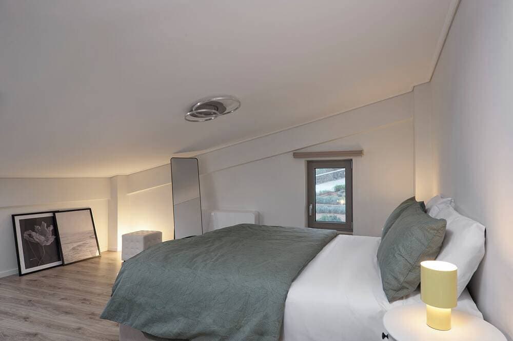 Foto 2 von 22: Nisis II – Urban Loft Surrounded by Nature