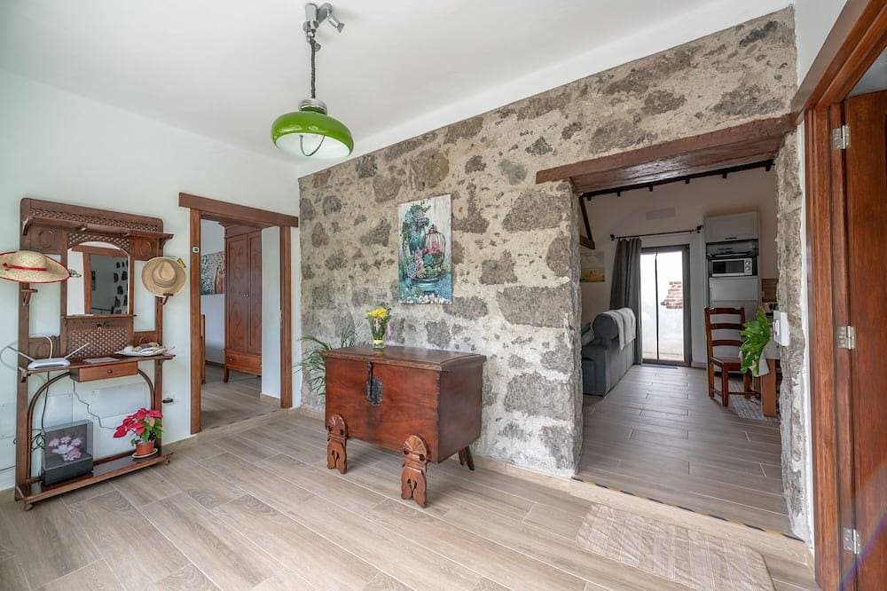 Foto 7 von 30: Quiet and cozy rural house with Jacuzzi and Barbecue