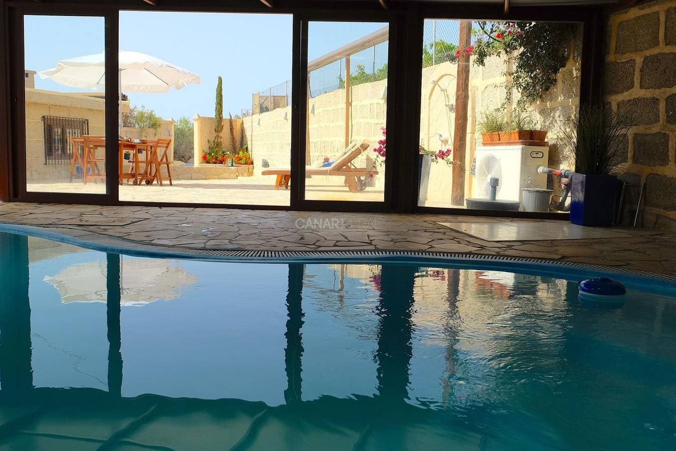 Charmantes Ferienhaus mit beheiztem Pool und eigenem Weinberg in Arico 1