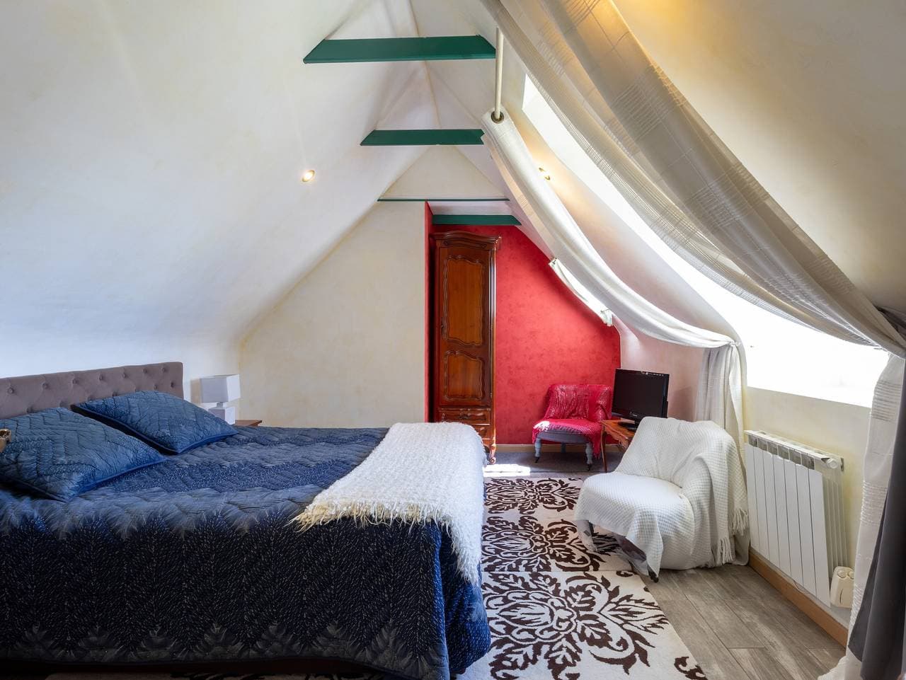 Foto 10 von 25: Gästezimmer 'Chambre Gaëllica' mit gemeinsamem Garten und WLAN