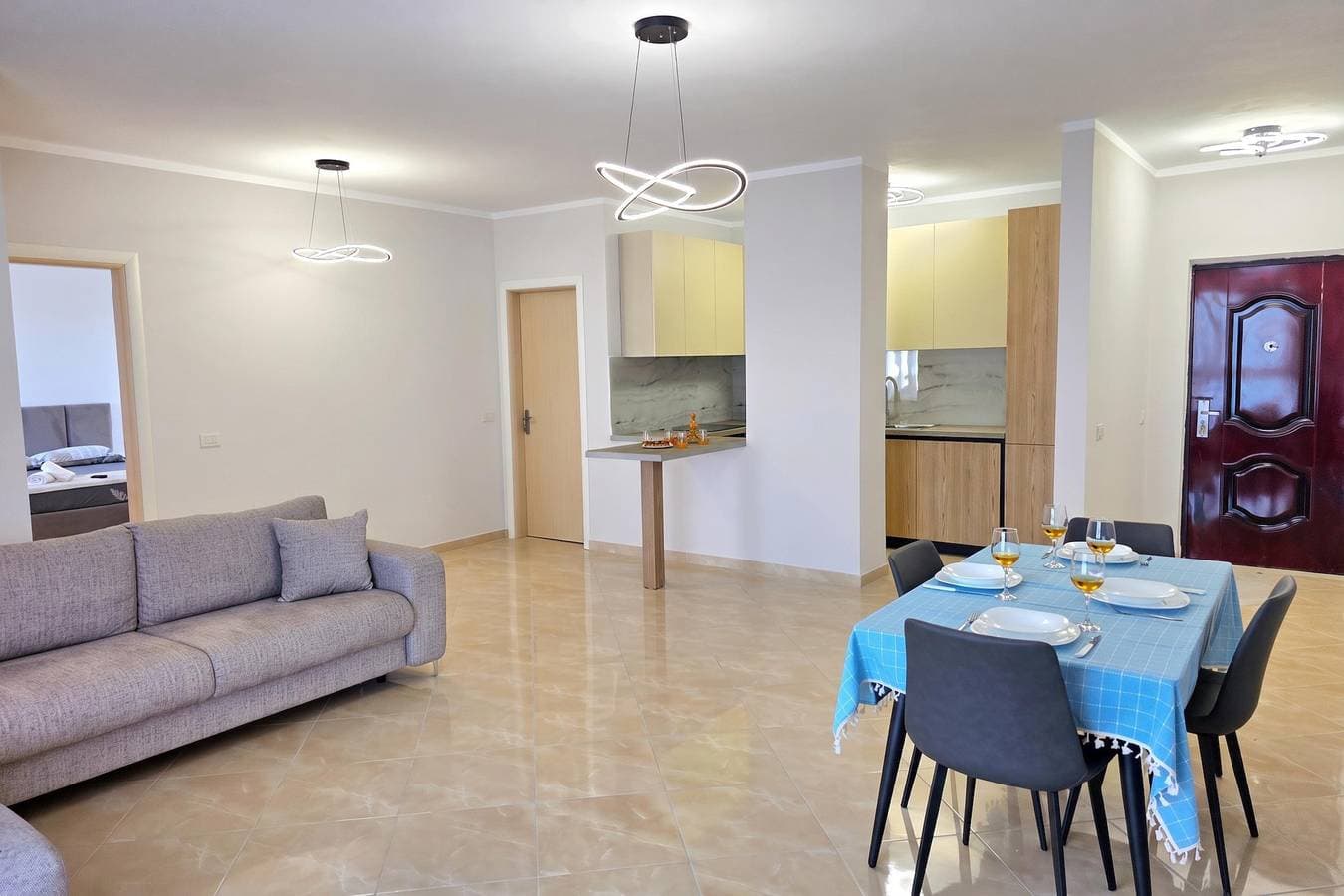 Foto 3 von 29: Sea View Apartment in Durres Beach 100