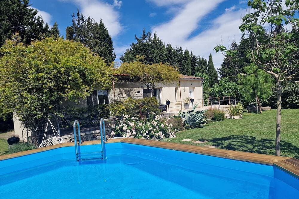 Villa im Grünen mit Blick auf die Alpilles. 1