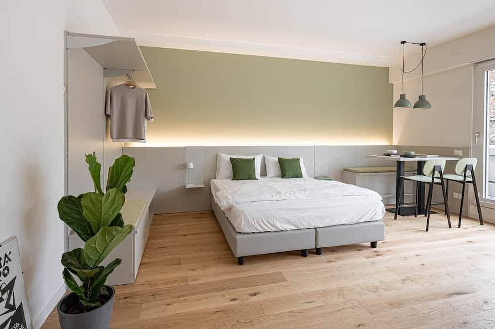 Foto 12 von 30: Doppelzimmer-Komfort-Ensuite mit Dusche-Strassenblick