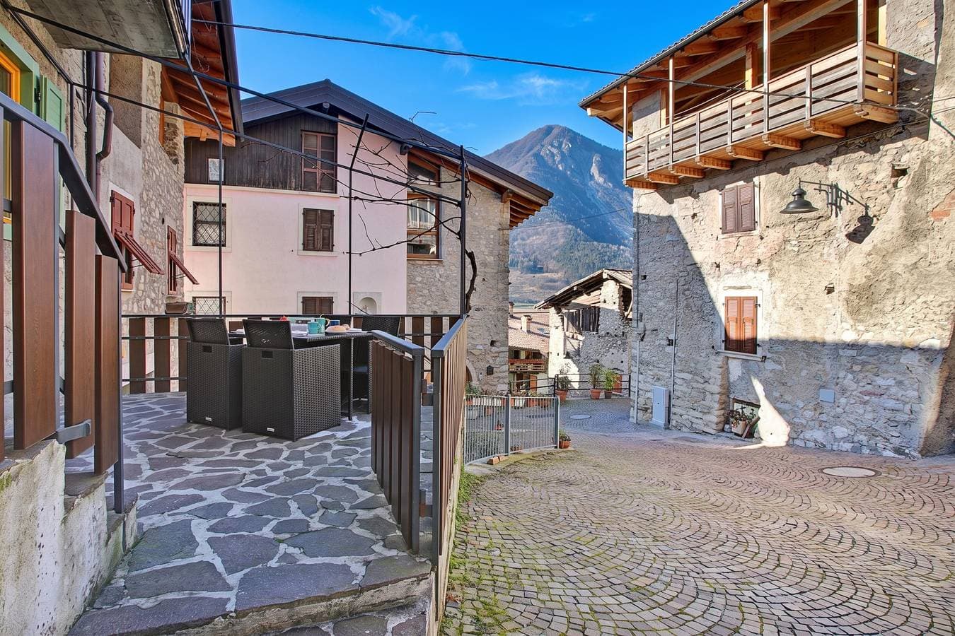 Foto 8 von 21: Villa Pastoedo Ap. Giallo - Terrace & Mountain Views