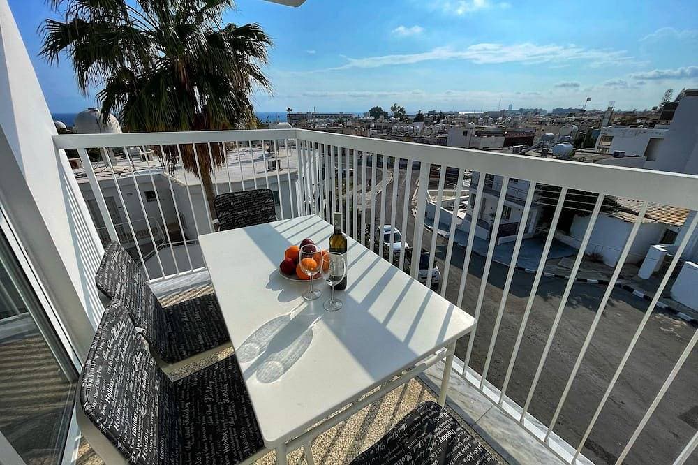 Beautiful modern apartment in the center of Ayia Napa with sea views 1