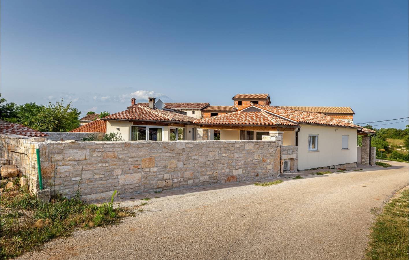 Gemütliche 1-Zimmer-Wohnung mit Terrasse, WLAN, Parkplatz und Klimaanlage 1