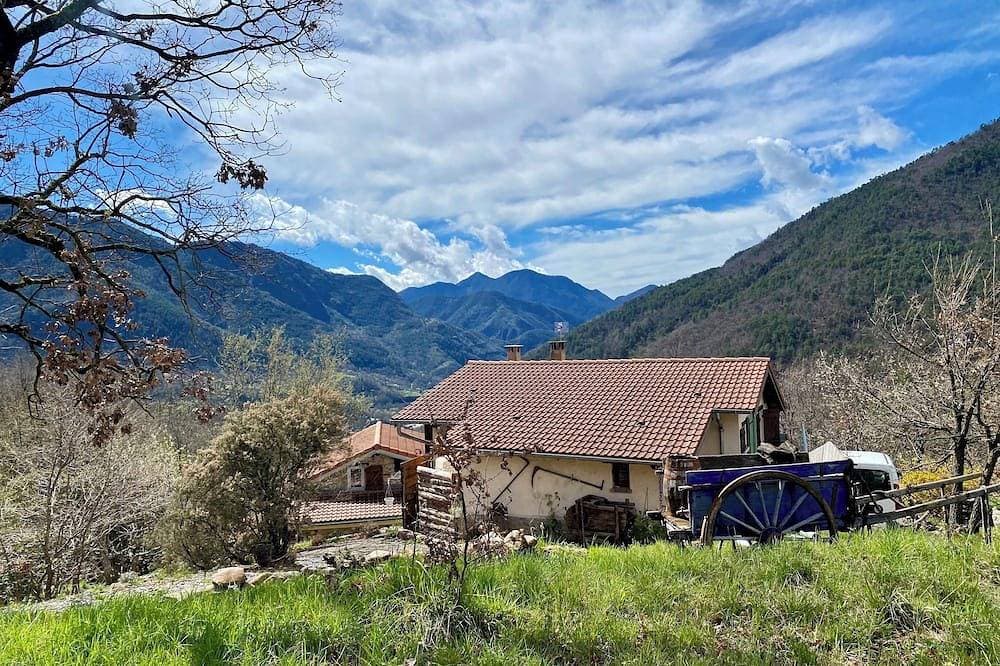 \"L'Ecrin du Mercantour\" in the heart of Vésubie, at the gateway to the Mercantour. 1