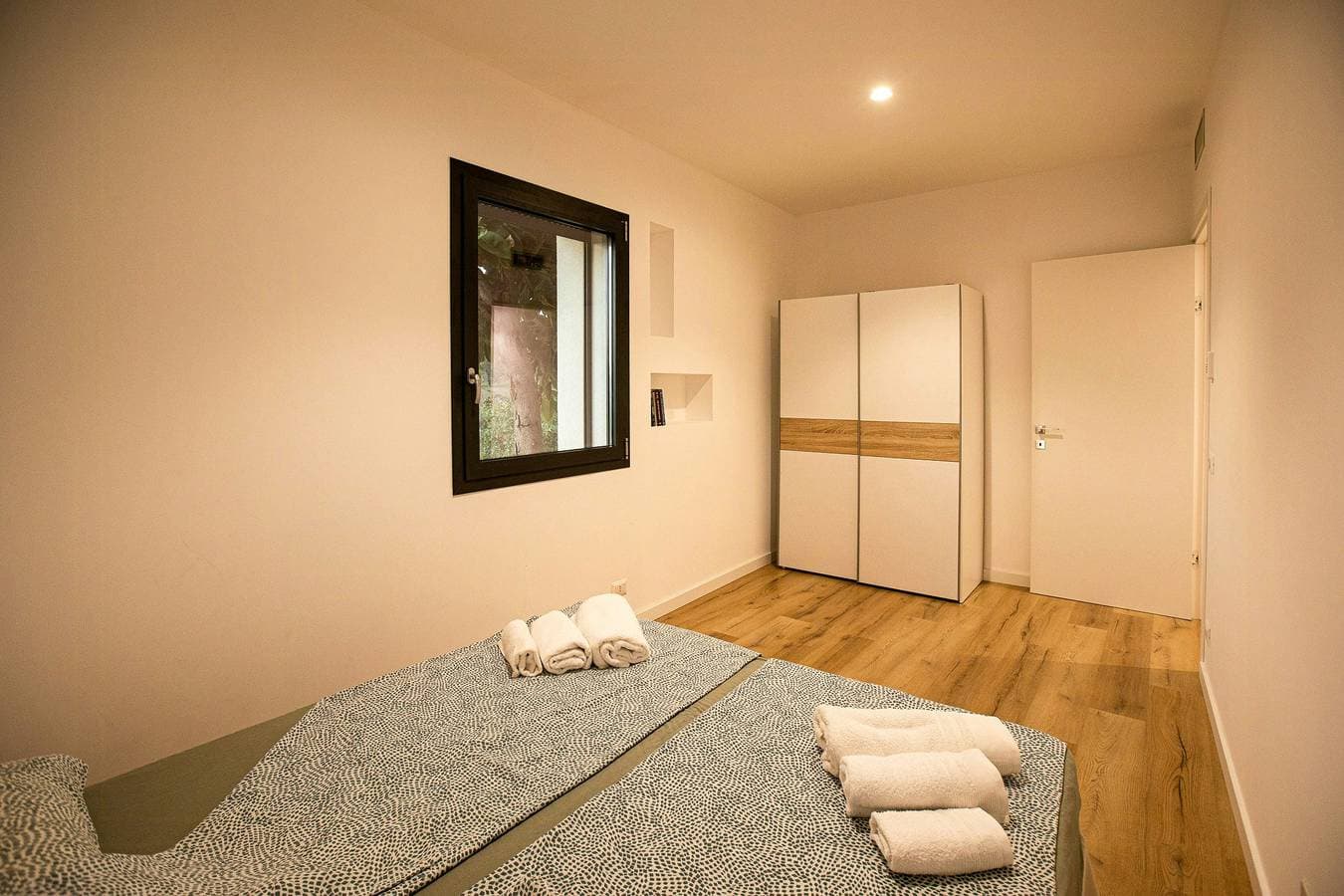 Foto 9 von 31: Minimalistische Villa mit Pool inmitten der Weinberge