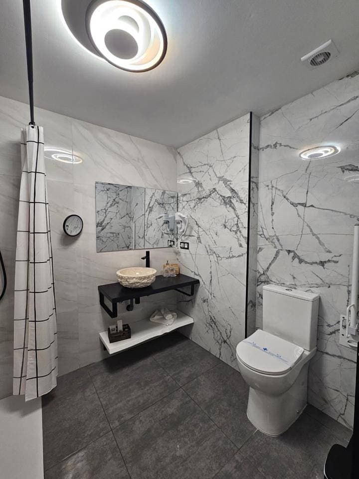 Foto 8 von 11: Double Room - Disability Access