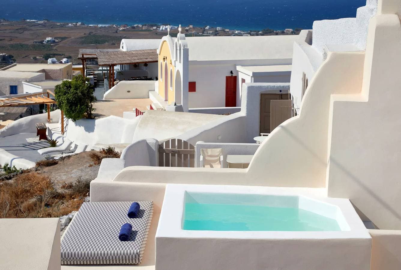 Foto 3 von 22: Luxury Santorini Villa | Villa Elysian Tria | Private Plunge Pool | Sea & Village View | 1 Bedroom | Oia