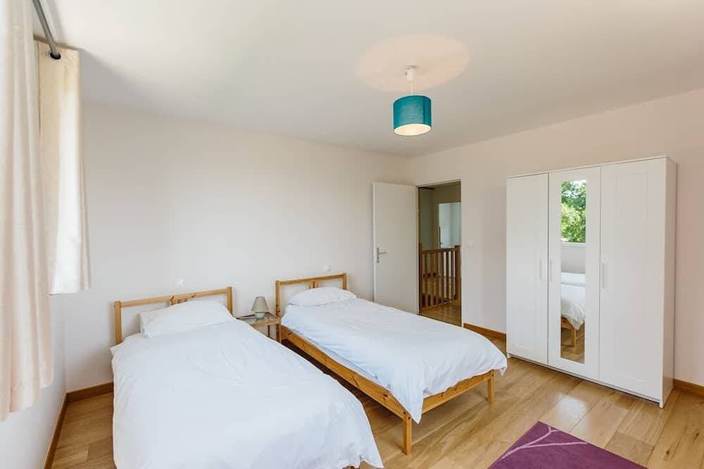 Foto 4 von 23: Modernes geräumiges Haus mit 5 Schlafzimmern im Herzen des schönen grünen Küstendorfes