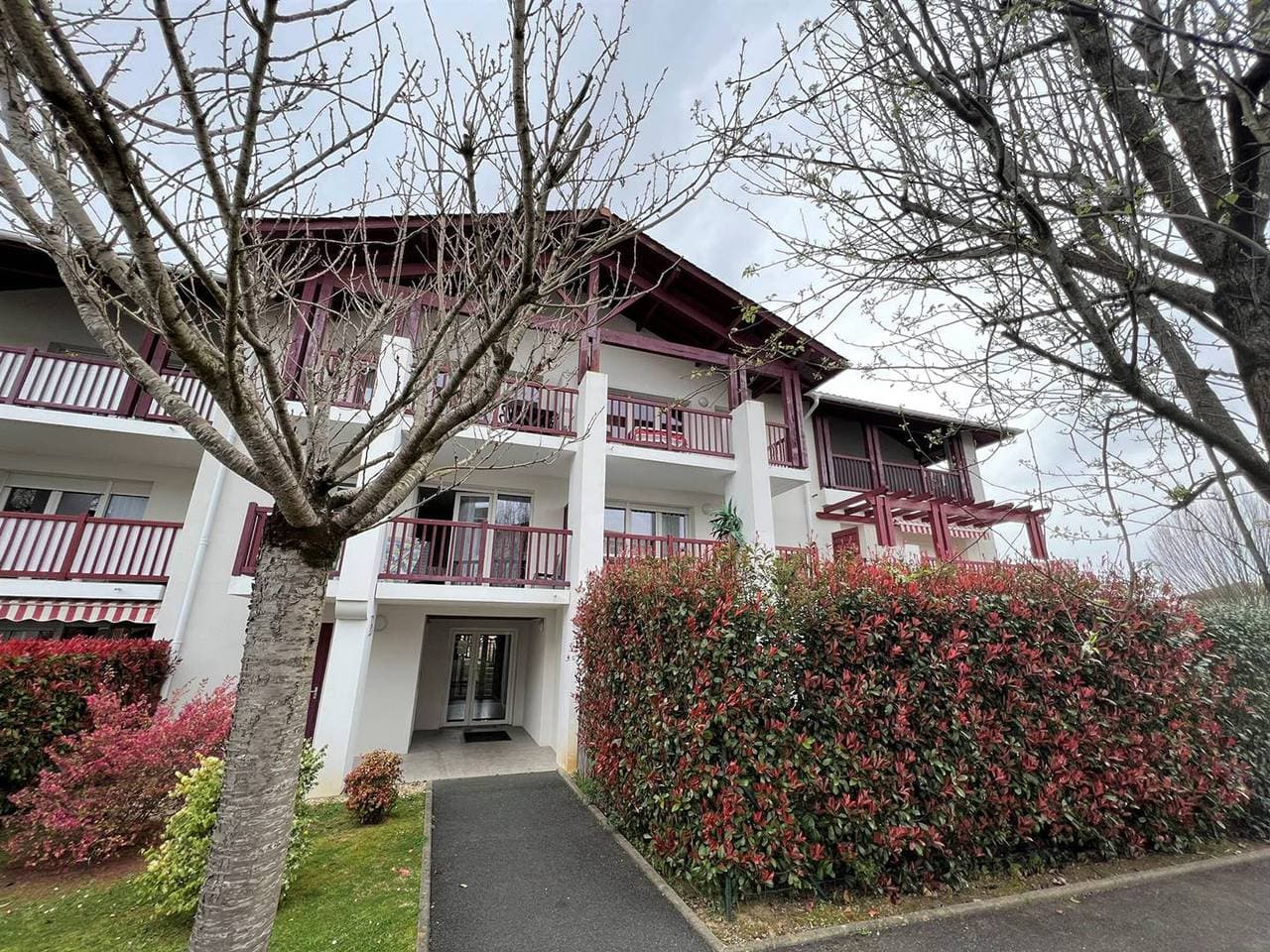 Ruhige T2 in Cambo-les-Bains mit Parkplatz und Internet 1