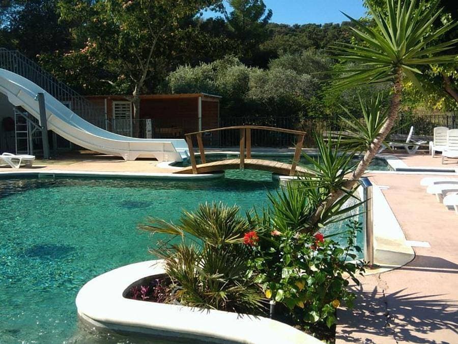 Camping Lou Cabasson - Chalet 2 personen - la Favière - überdachte Terrasse 1