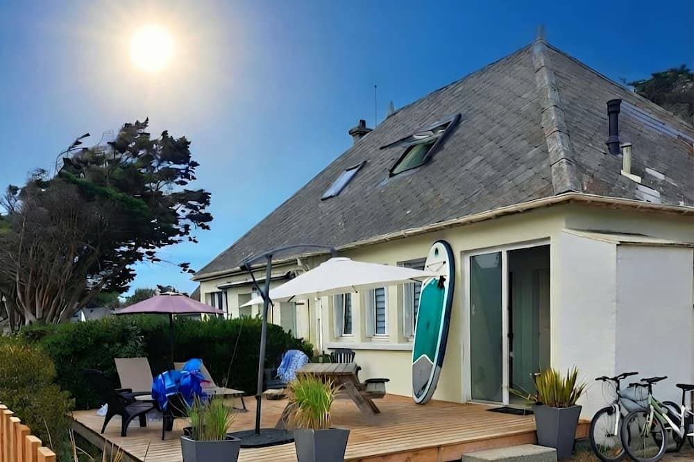 The house is located 50 meters from the beautiful sandy beach of Denneville. 1