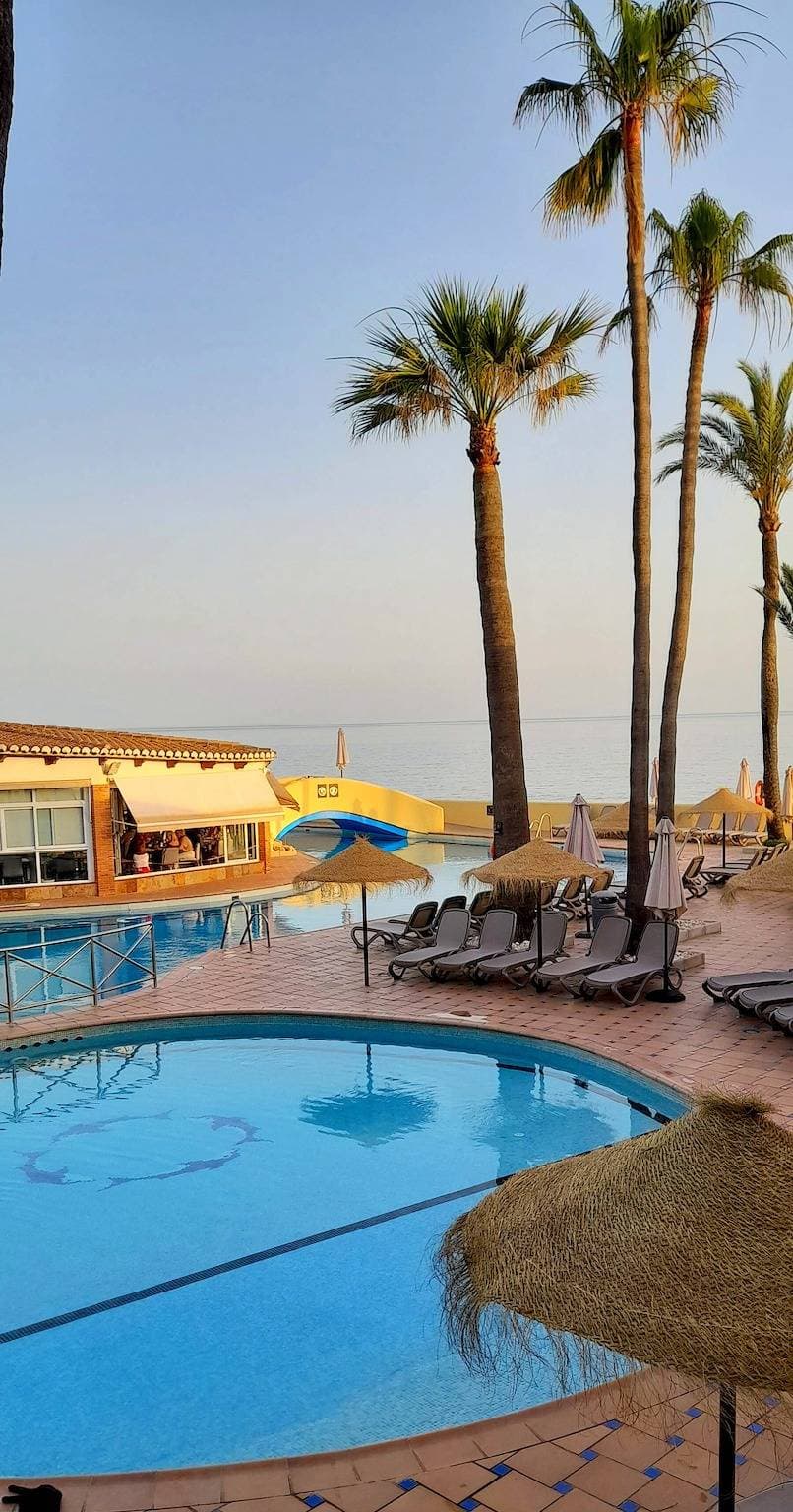 Foto 5 von 15: Ferienwohnung 'Résidence Doña Lola Sea' mit Meerblick, Pool, Terrasse & WLAN