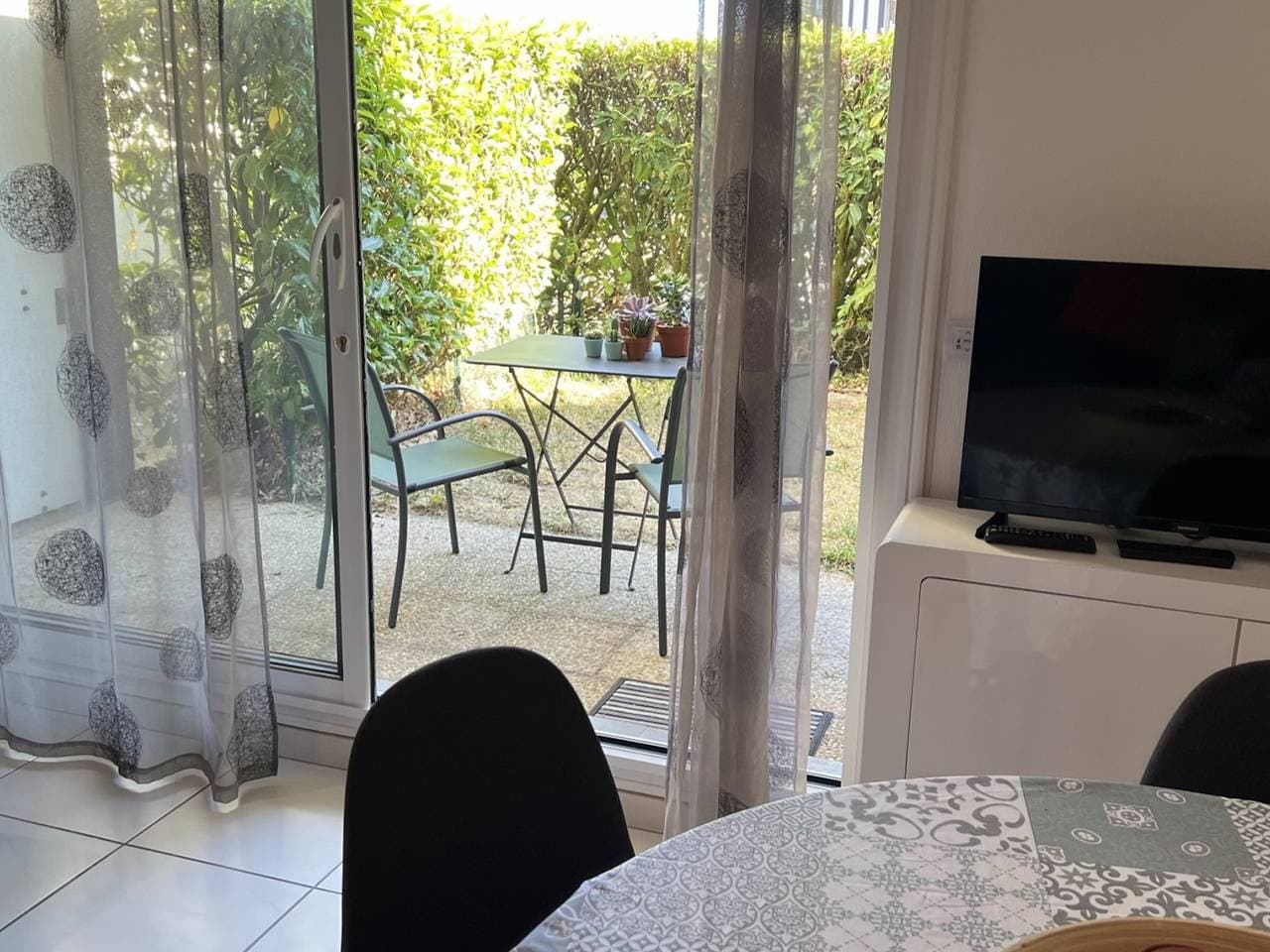 Foto 4 von 10: Zentrumnahes 2-Zimmer-Apartment mit Garten, Parkplatz und Internet