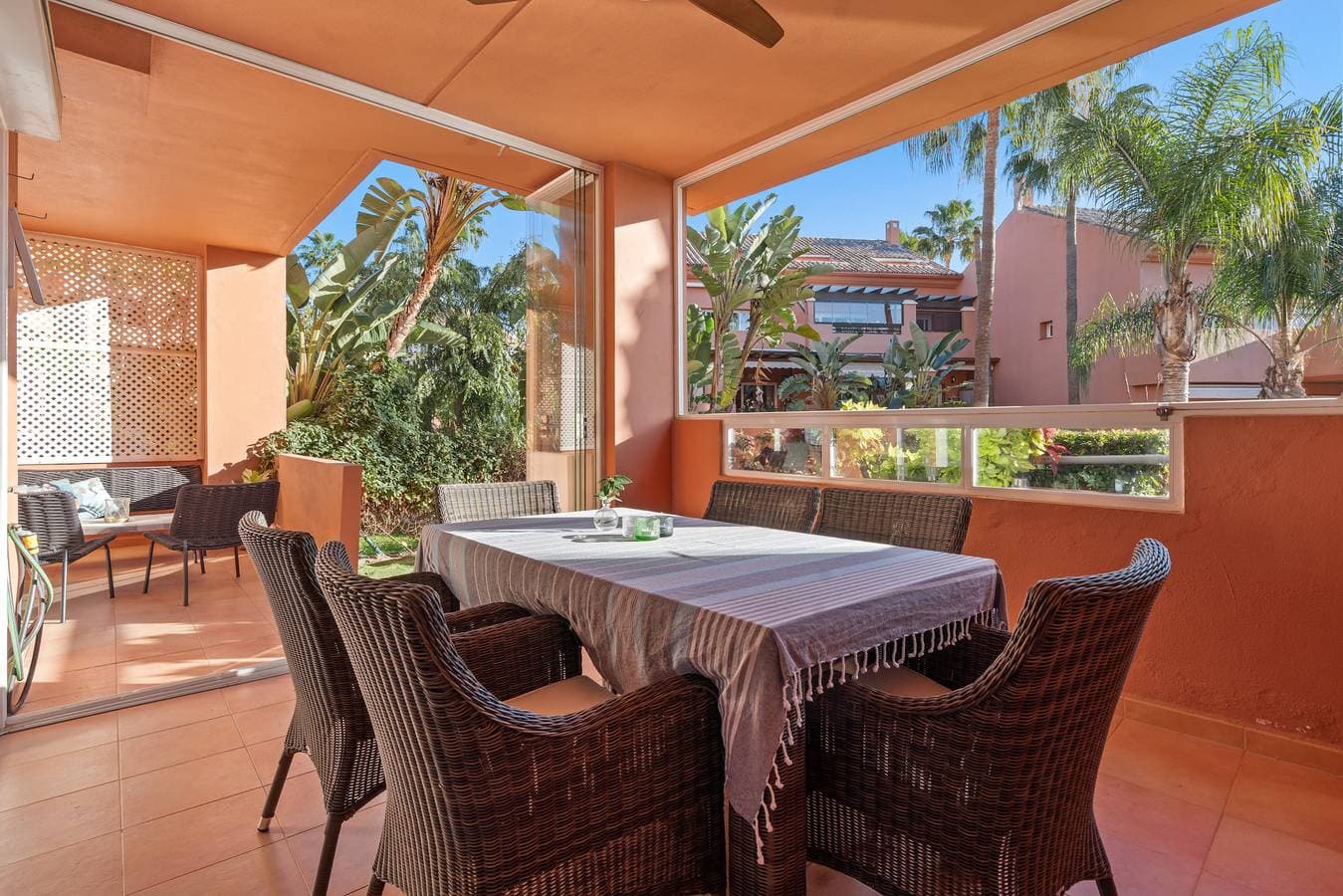 49 Comfortable 2-Bedroom Garden Apartment Close to 1