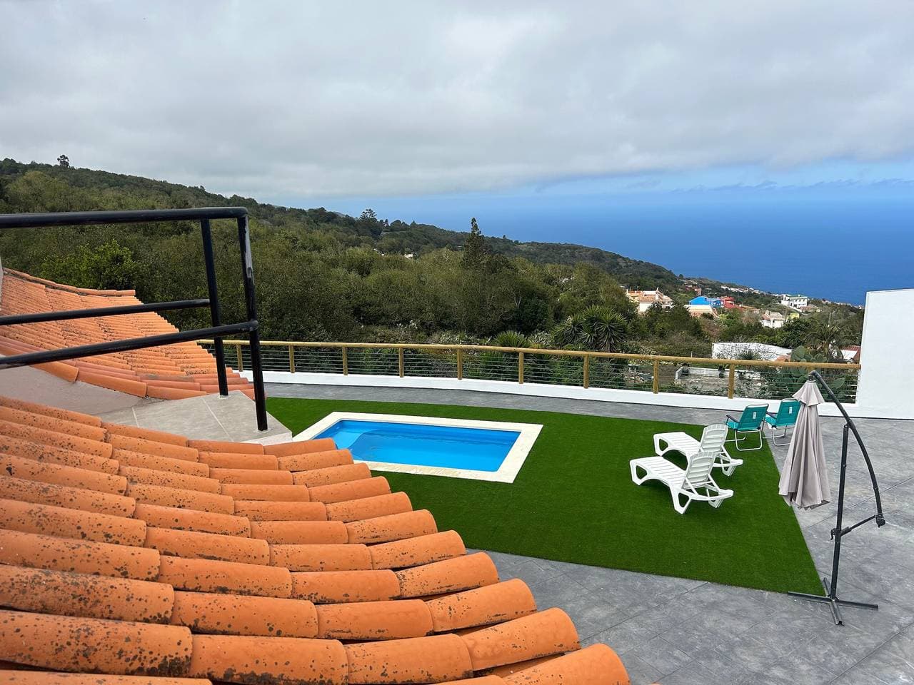 Foto 10 von 31: Ferienwohnung 'Traum mit Waldblick' mit Meerblick, Gemeinschaftspool und Wi-Fi