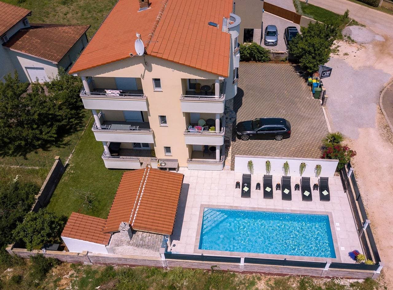 Foto 11 von 34: Villa Vita mit gemeinsamem und beheiztem Pool