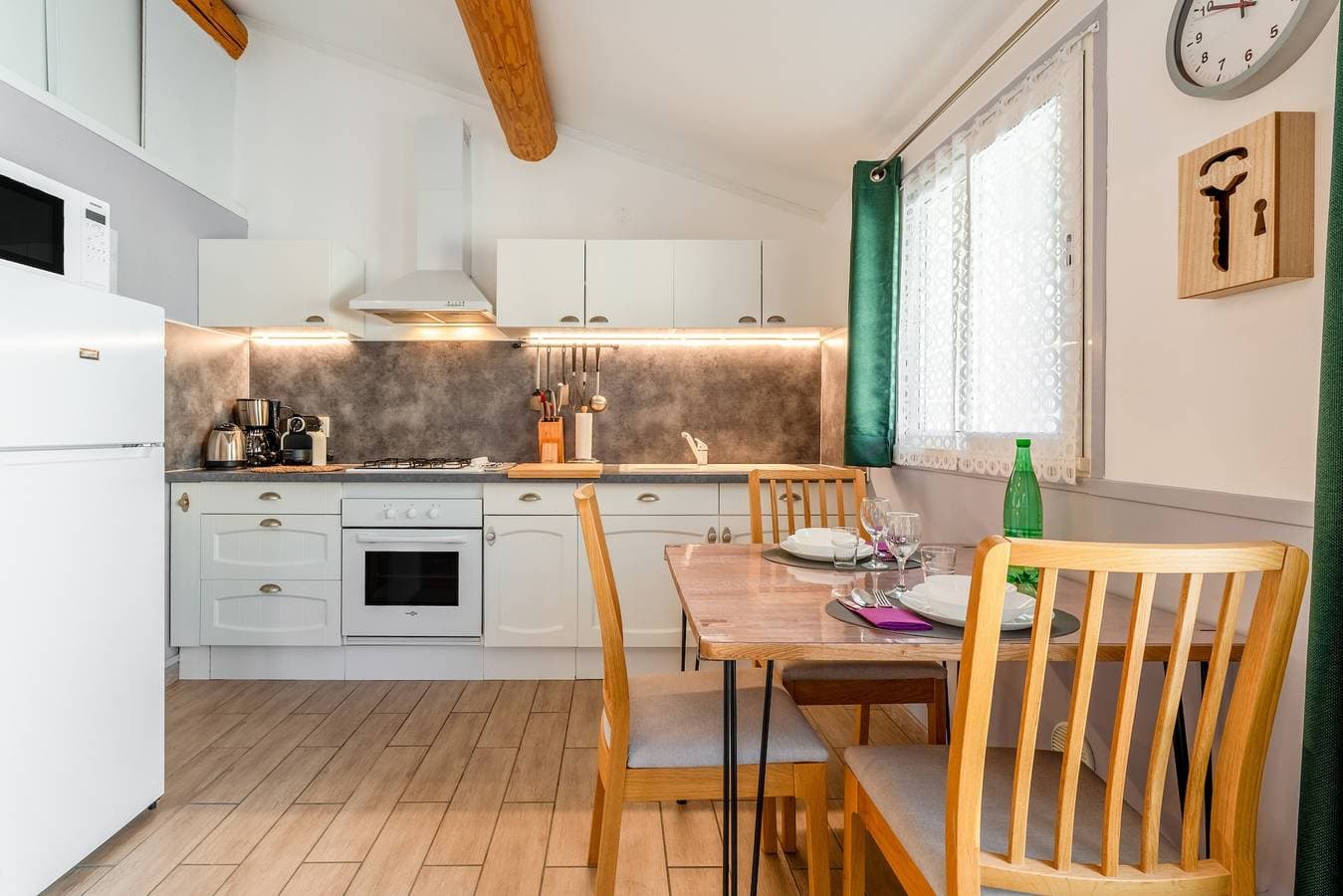 Foto 6 von 35: Studio 'La Petite Maison' mit Blick auf den Mont Ventoux, WLAN und Klimaanlage