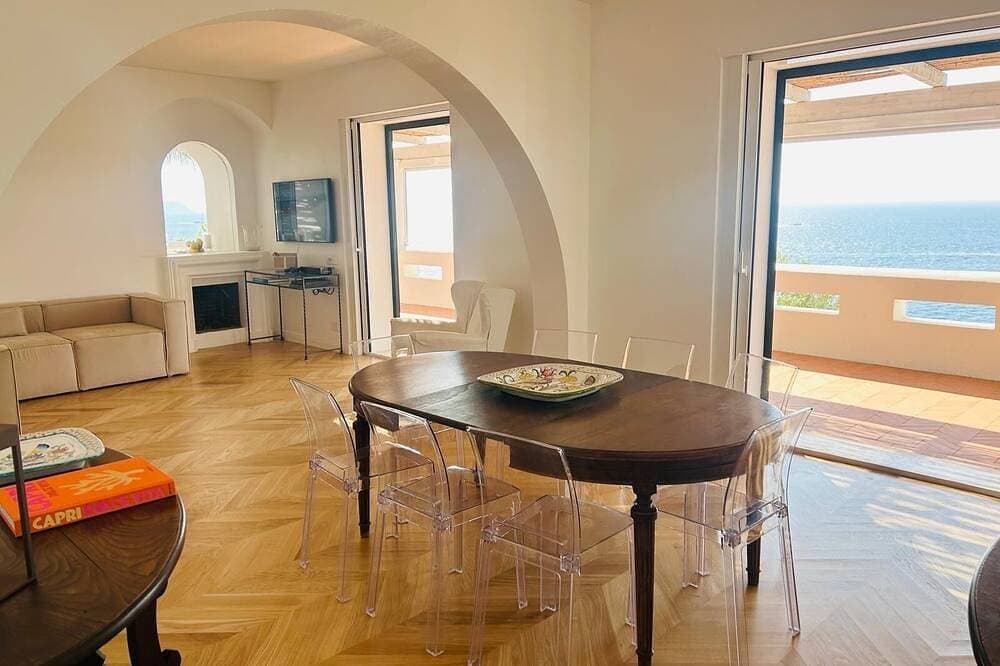 Foto 11 von 30: Schöne Panorama-Villa in einem privaten Park mit Abstieg zum Meer