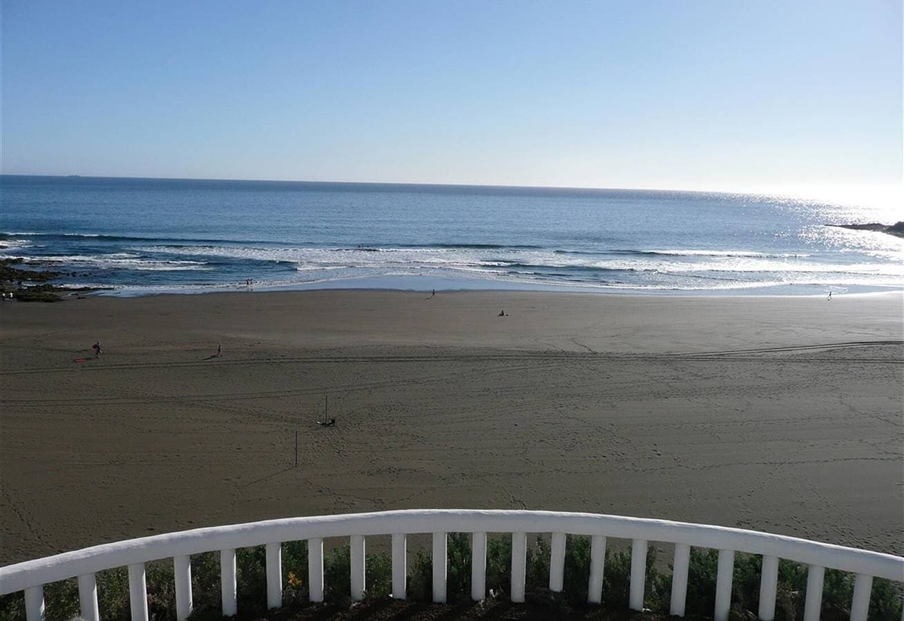 Foto 7 von 33: Wunderschöne Villa am Strand mit Meerblick, privatem Pool und WLAN
