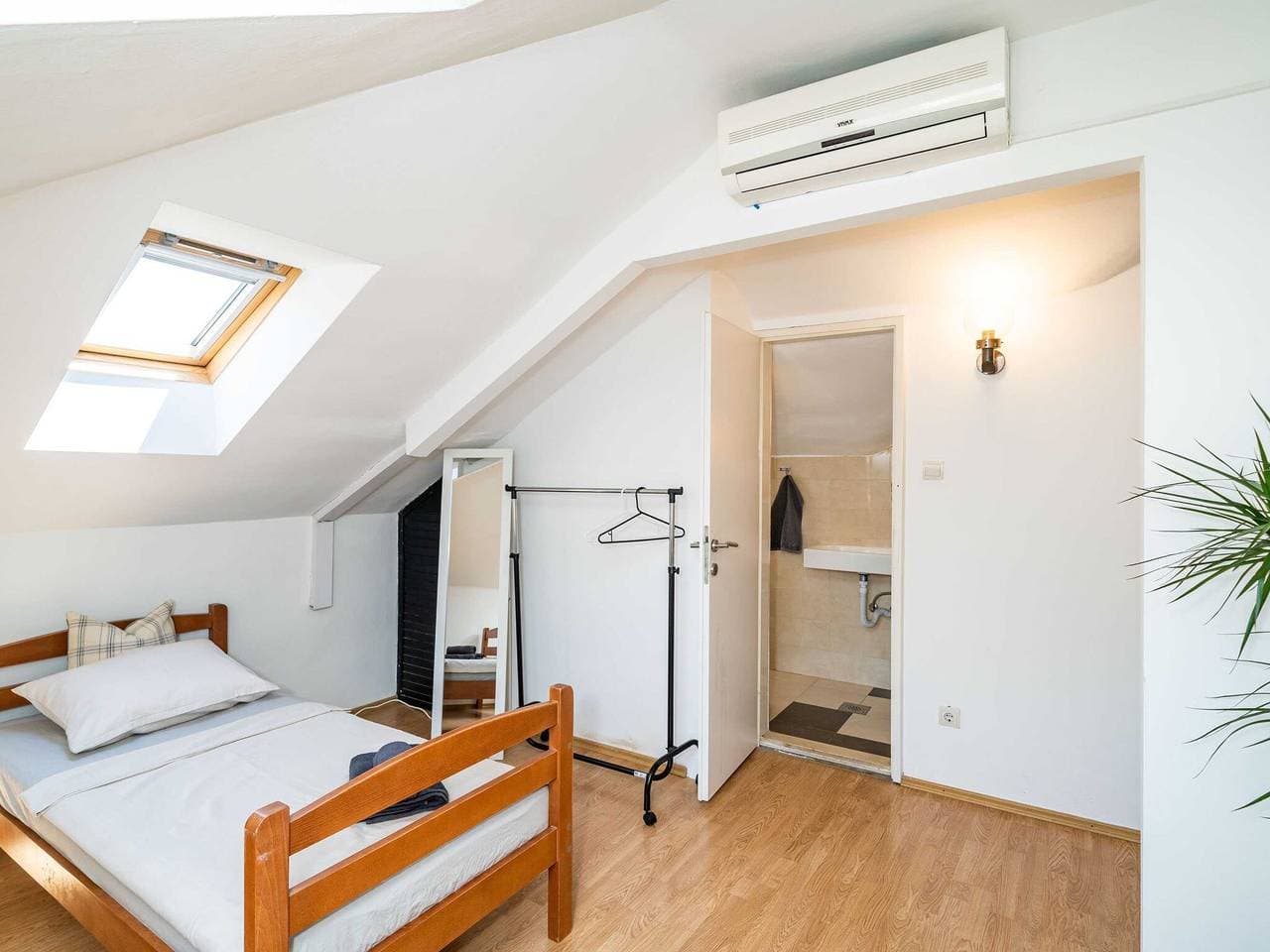 Foto 5 von 22: Rooms Nina - Double or Twin room with shared terrace - 1