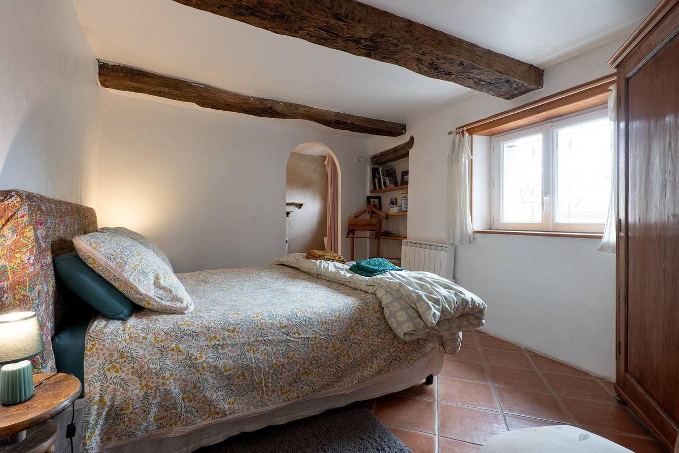 Foto 2 von 20: Gästezimmer „Chambre Au Calme“ mit Bergblick, gemeinsamer Terrasse und WLAN