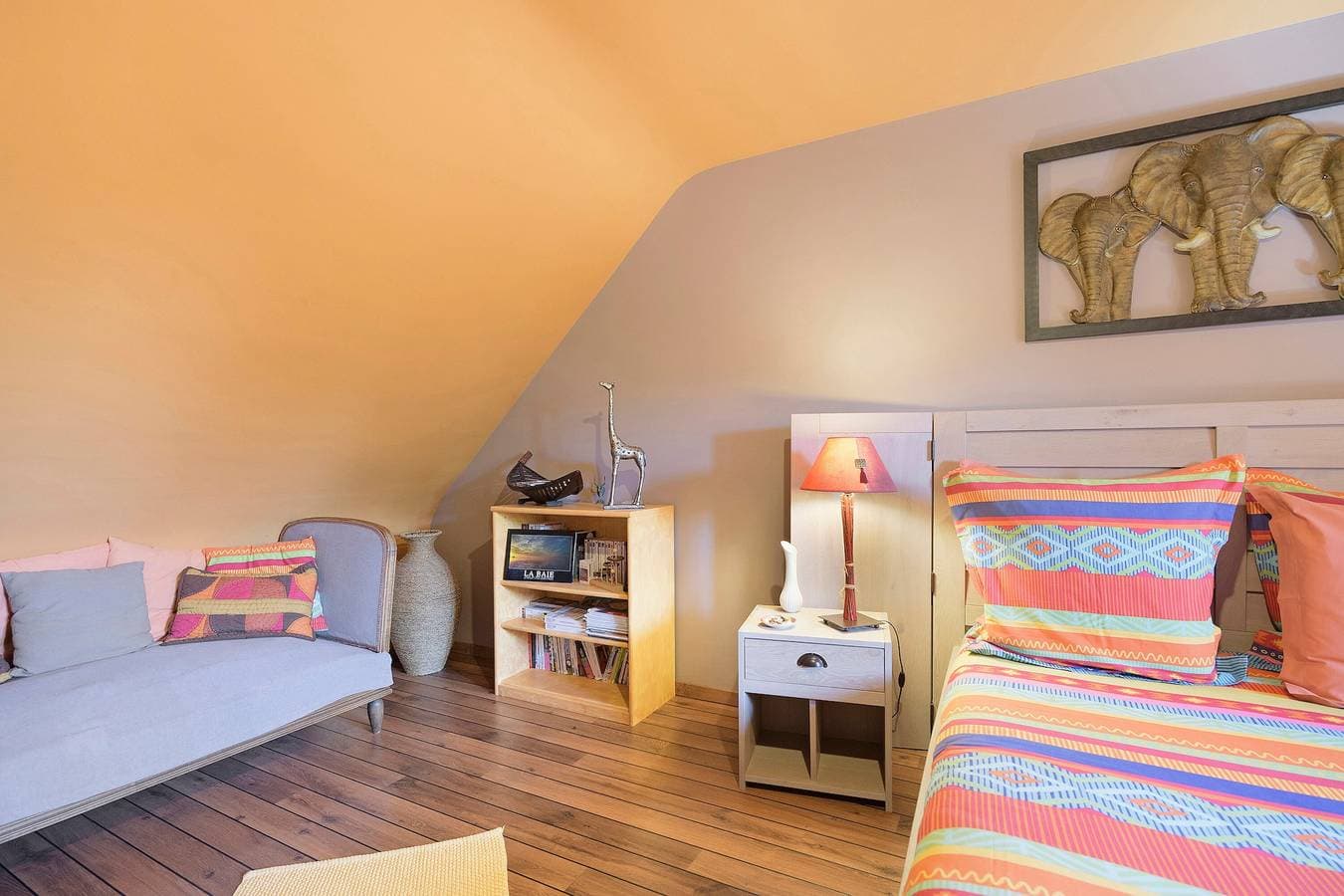 Foto 13 von 22: Gästezimmer „Le Lys De Mer – Zimmer“ mit Meerblick, Gemeinschaftsterrasse und WLAN