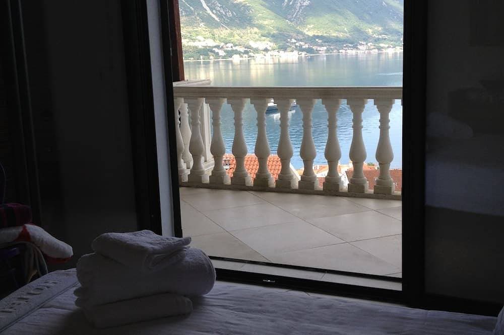 Foto 4 von 30: Luxus-Penthouse-Apartment, atemberaubender Blick auf die Bucht von Kotor, Gemeinschaftspool, WLAN