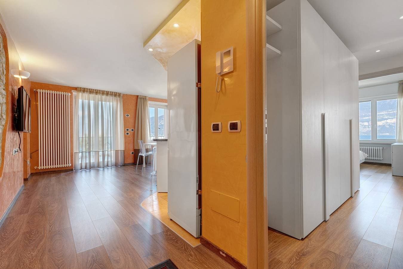 Foto 10 von 36: Ferienwohnung 'Bianca' mit Seeblick, Wi-Fi und Klimaanlage