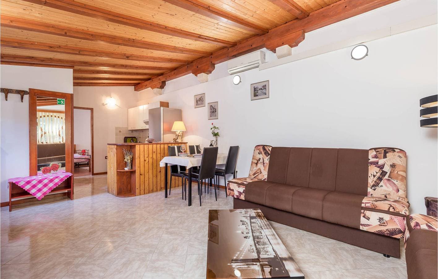 Foto 7 von 33: Gemütliche Ferienwohnung mit Terrasse, WLAN und Parkplatz in der Nähe des Strandes von Valdarke