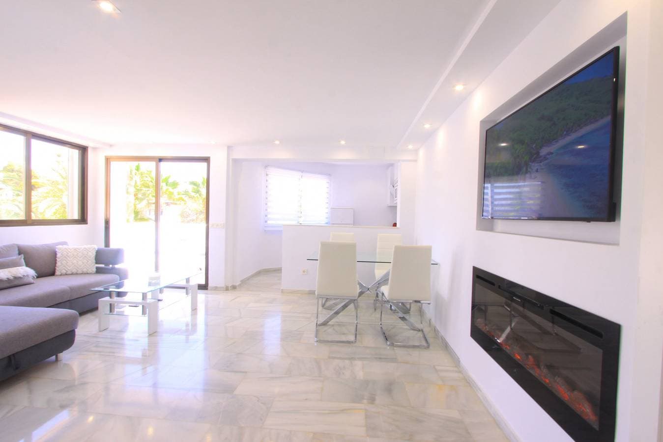 Foto 11 von 33: 1094 Luxurious Golden Beach Duplex Penthouse