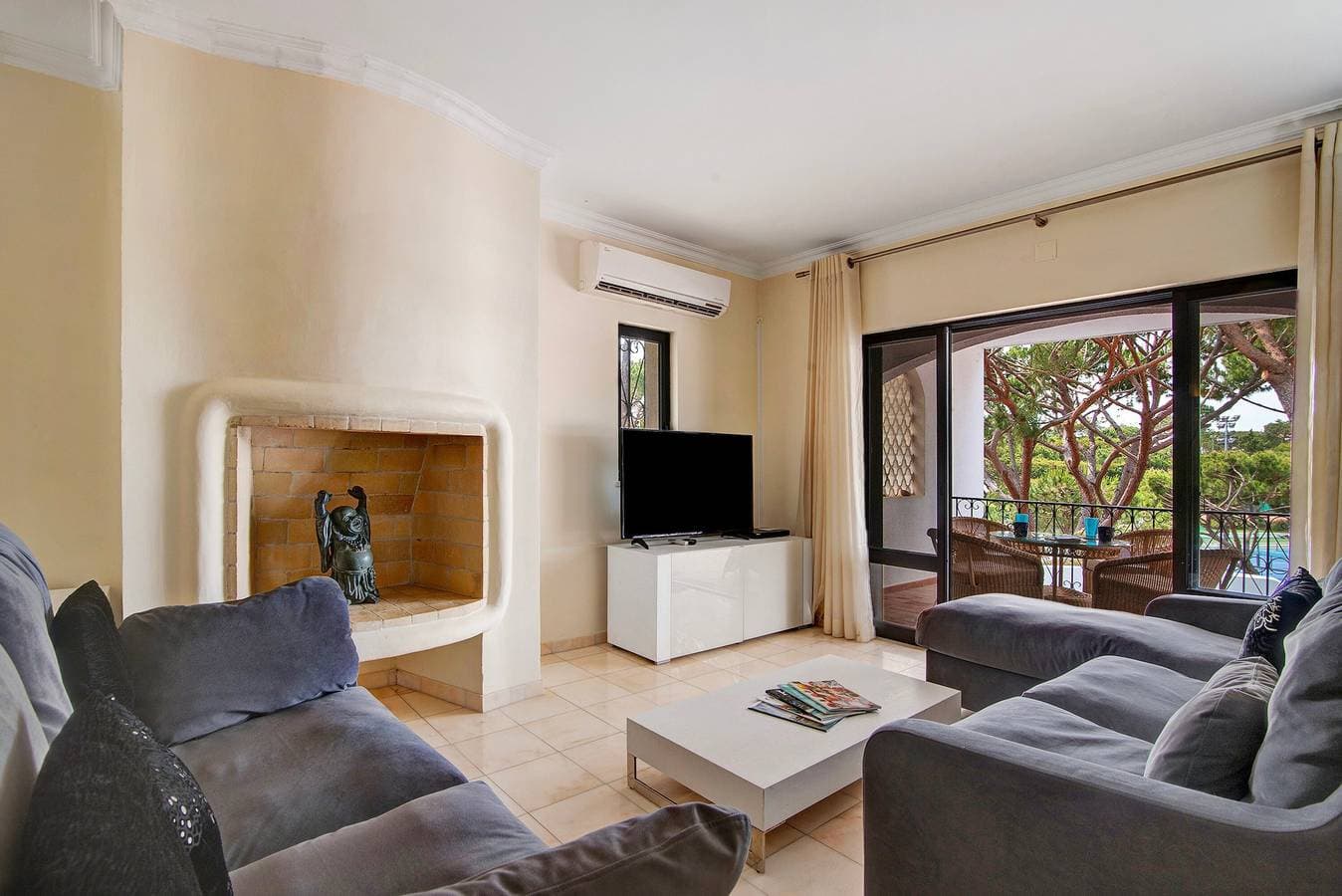 Foto 5 von 31: Ferienwohnung 'Tennis View' mit privatem Pool, Wi-Fi und Klimaanlage