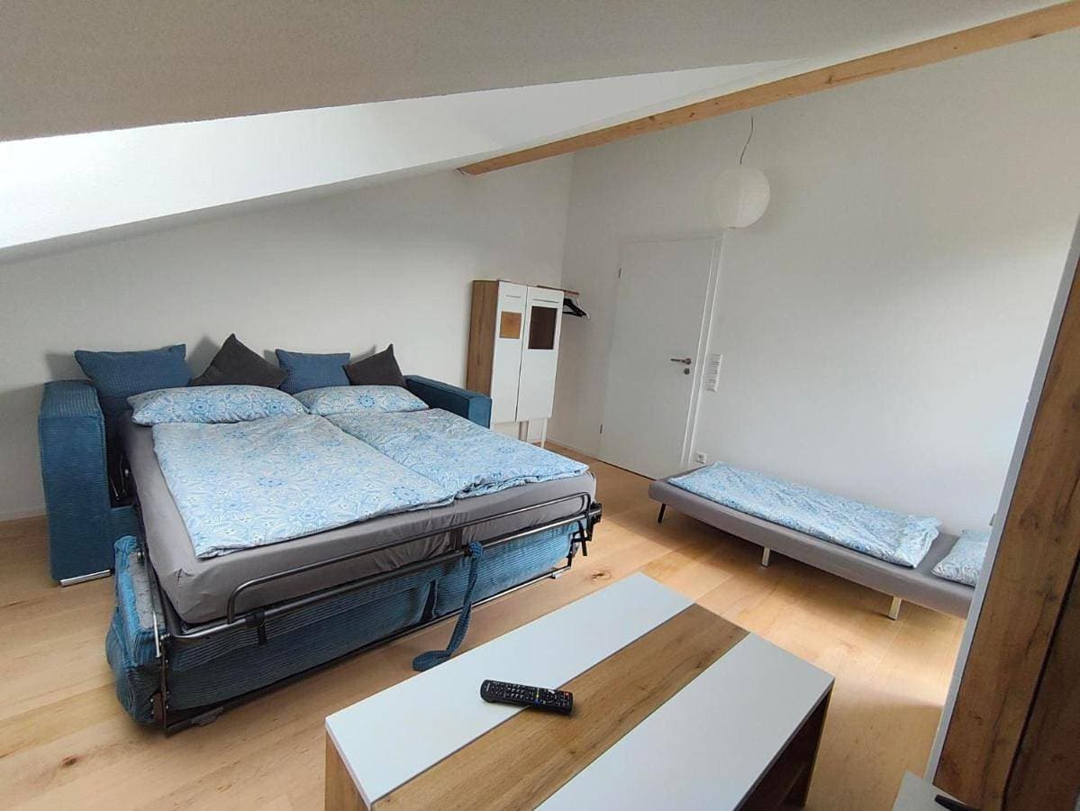 Foto 3 von 25: Two-Bedroom Apartment with Balcony